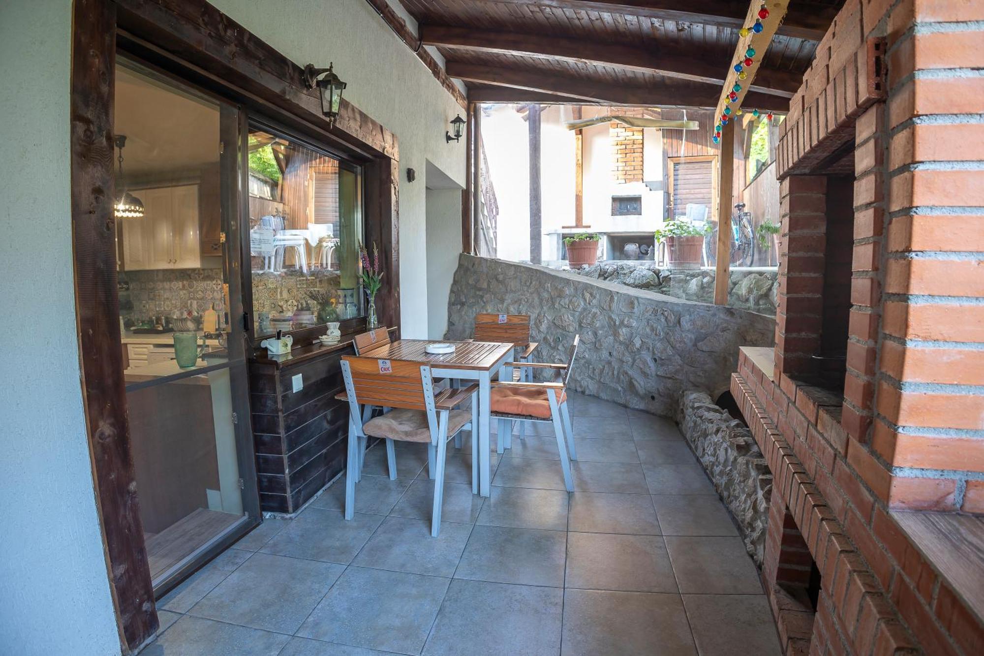 Agropensiunea Colev Guest house 4*